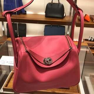 Hermes Lindy 26 rouge sellier, 名牌, 手袋及銀包- Carousell