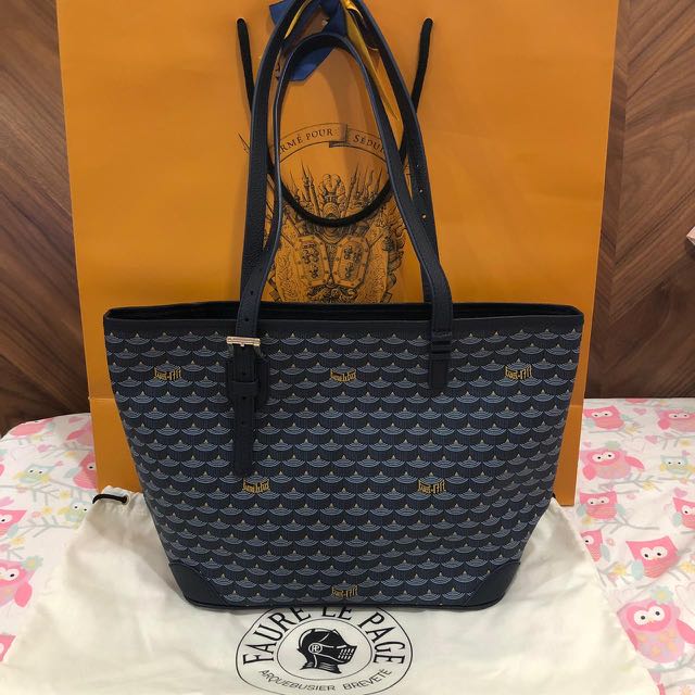 Brand new and authentic Faure Le Page daily battle tote in mini size 27,  Women's Fashion, Bags & Wallets, Cross-body Bags on Carousell