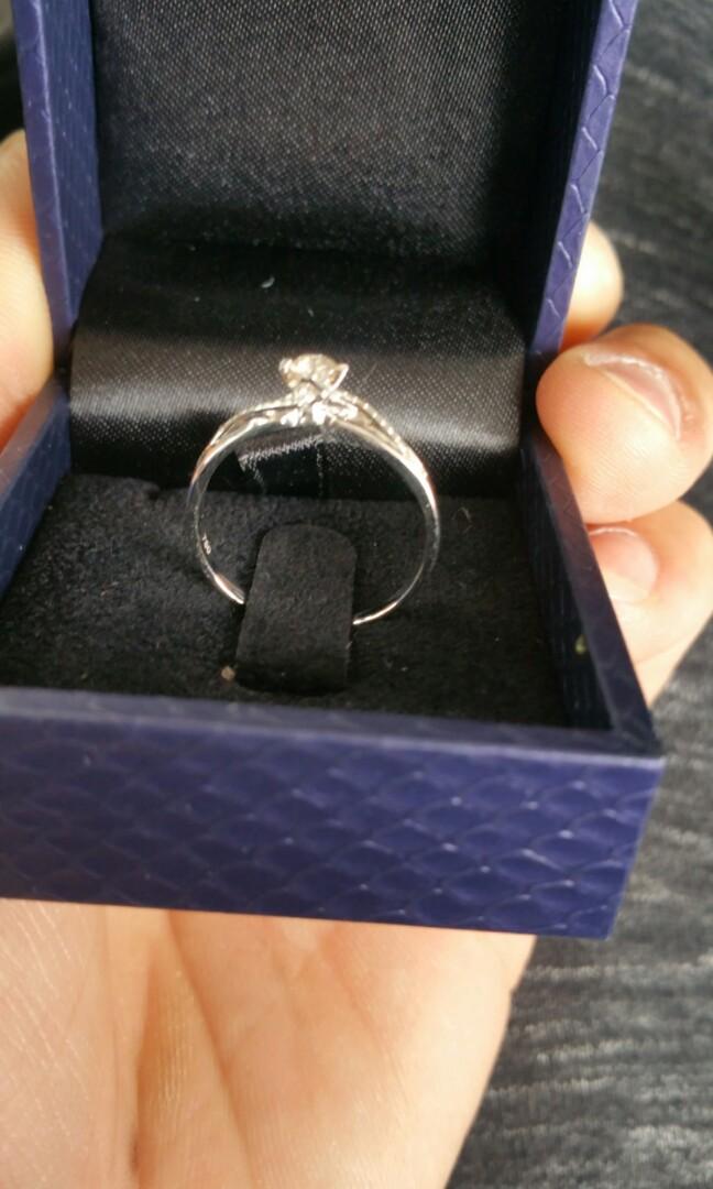 Diamond ring (Category: Rings) located in Singapore. Submitted by alantec (Listing ID 117149549, Image 3). Description: Not used, selling because wrong size.