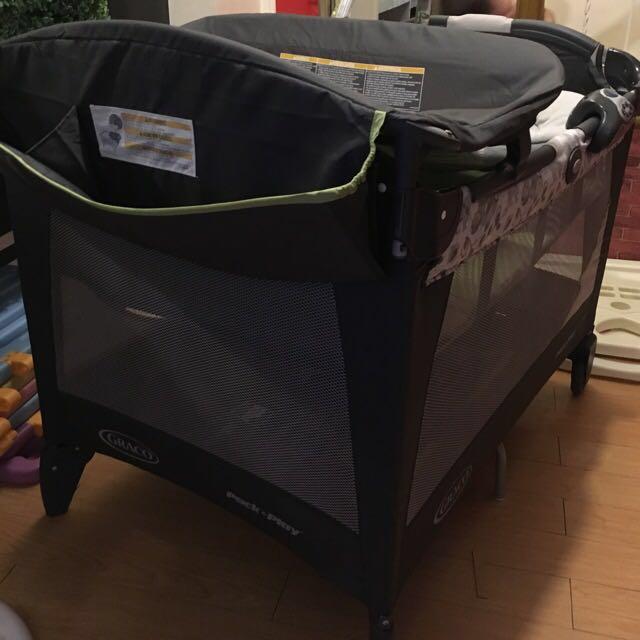 Graco pack n play playard with sale newborn napper bassinet lx