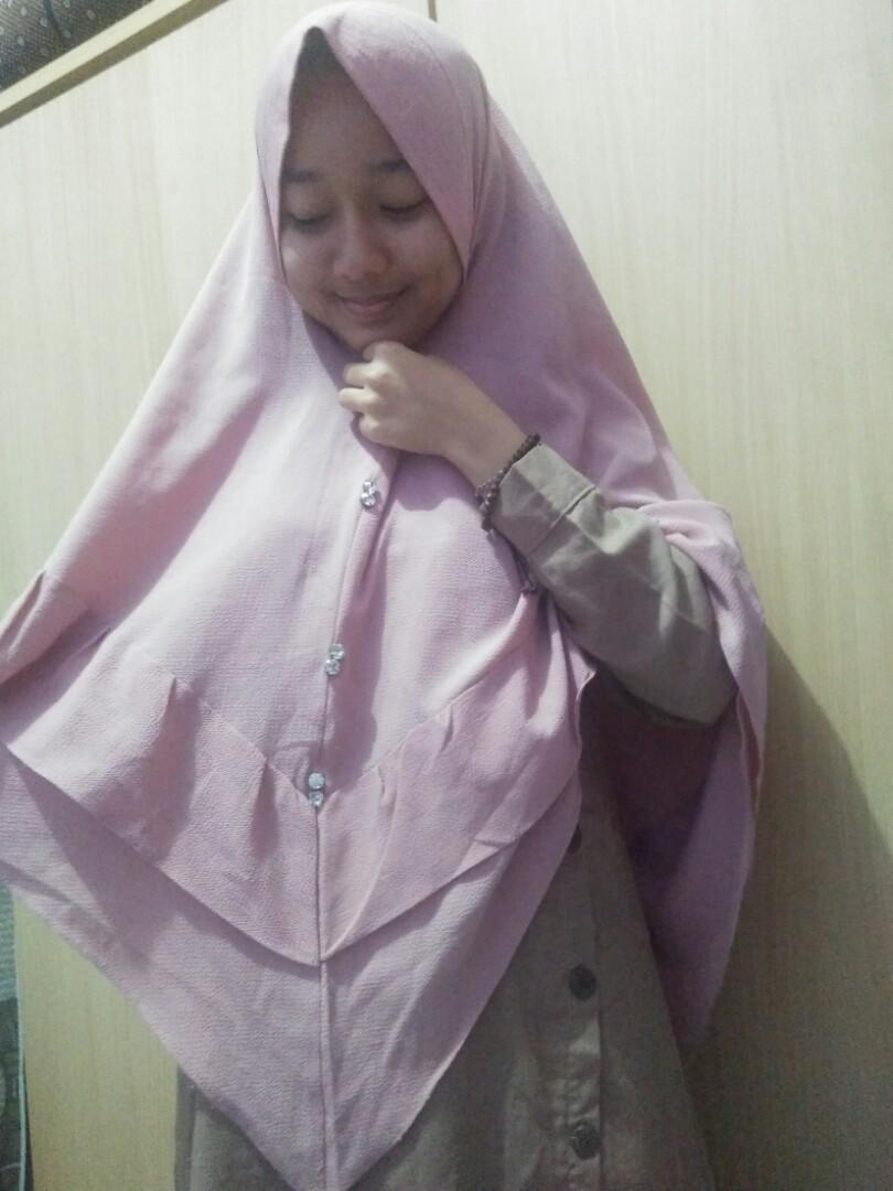 Hijab cantik, Fesyen Wanita, Muslim Fashion, Syal di Carousell