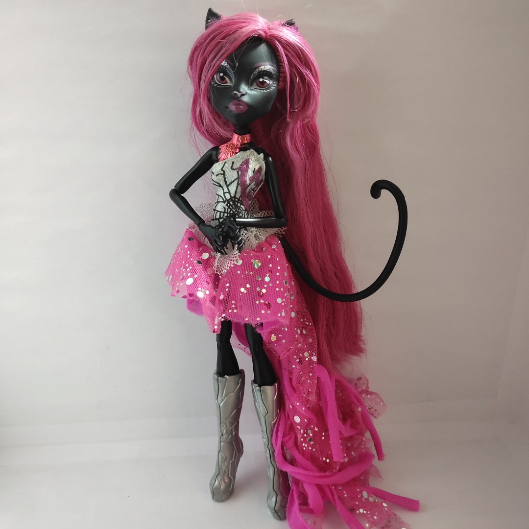 Monster High Catty Noir doll - Poupée revalorisée - Revaltoys