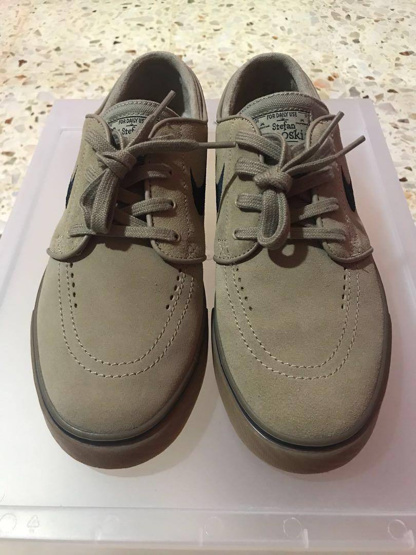 janoski gray gum sole