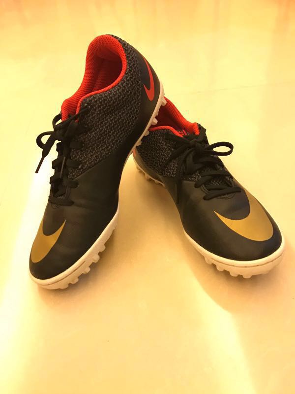 Nike soccer shoes (grass pitch), 男裝, 鞋, 西裝鞋 Carousell