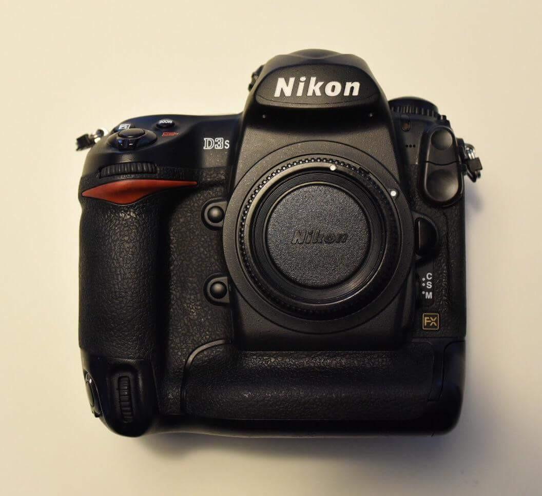 Nikon D3s full kit with 3 batteries, Photography, Cameras on Carousell