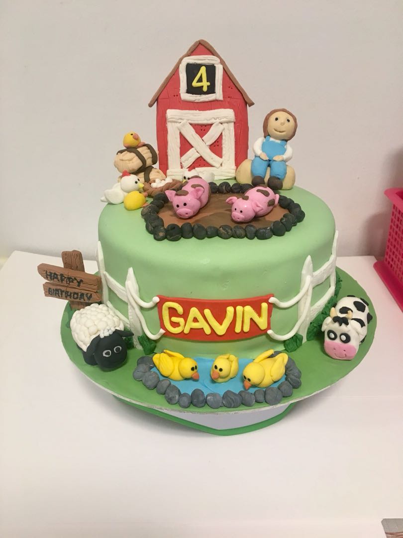 Old Macdonald Farm Themed Birthday Cake Food Drinks Baked Goods On Carousell
