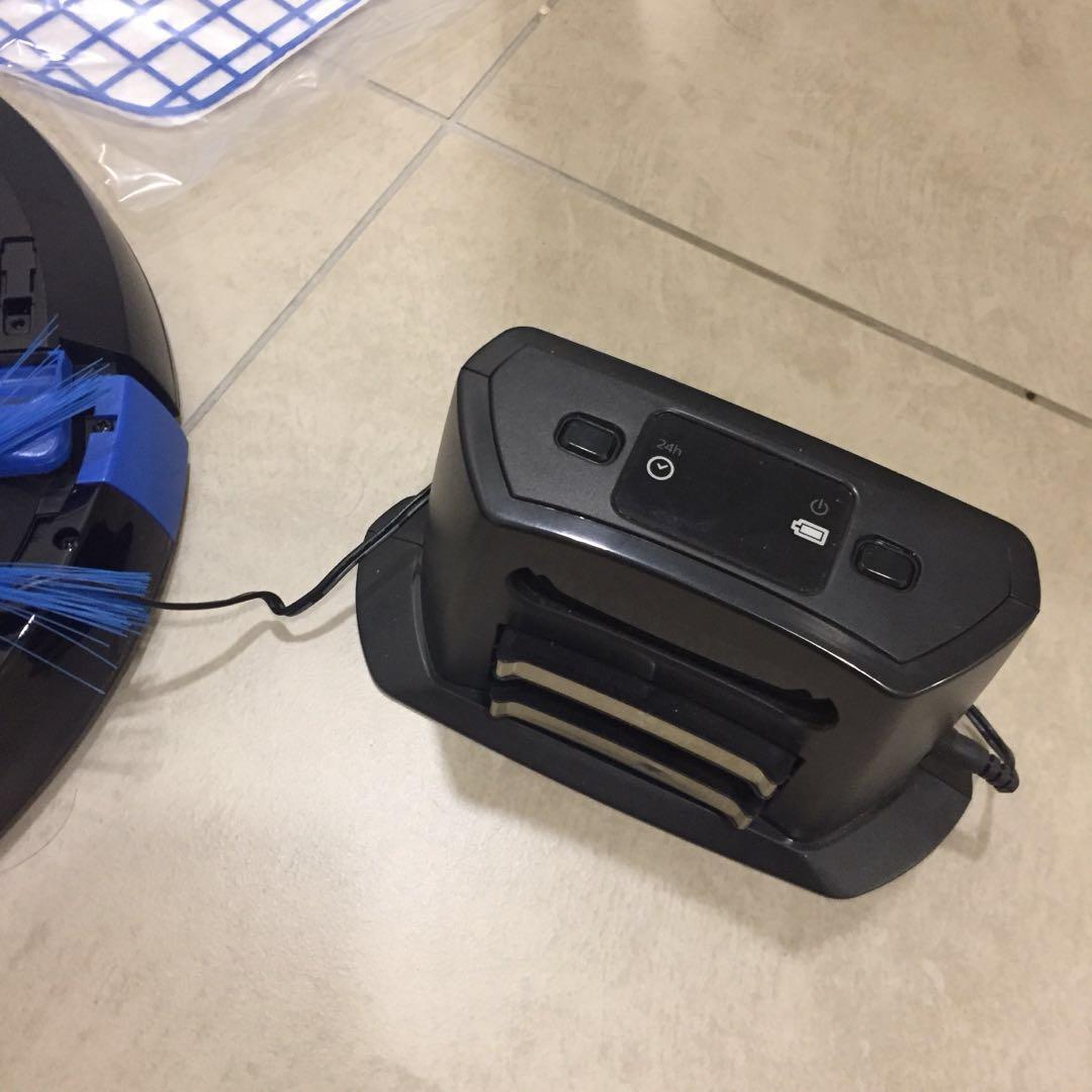 Philips Robot Vacuum Cleaner (Amway), Health & Nutrition, Assistive