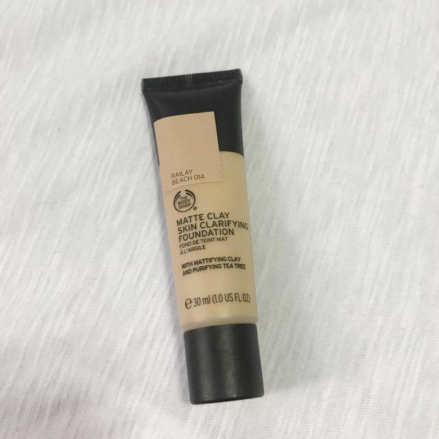 The Body Shop Matte Clay Skin Clarifying Foundation in ...