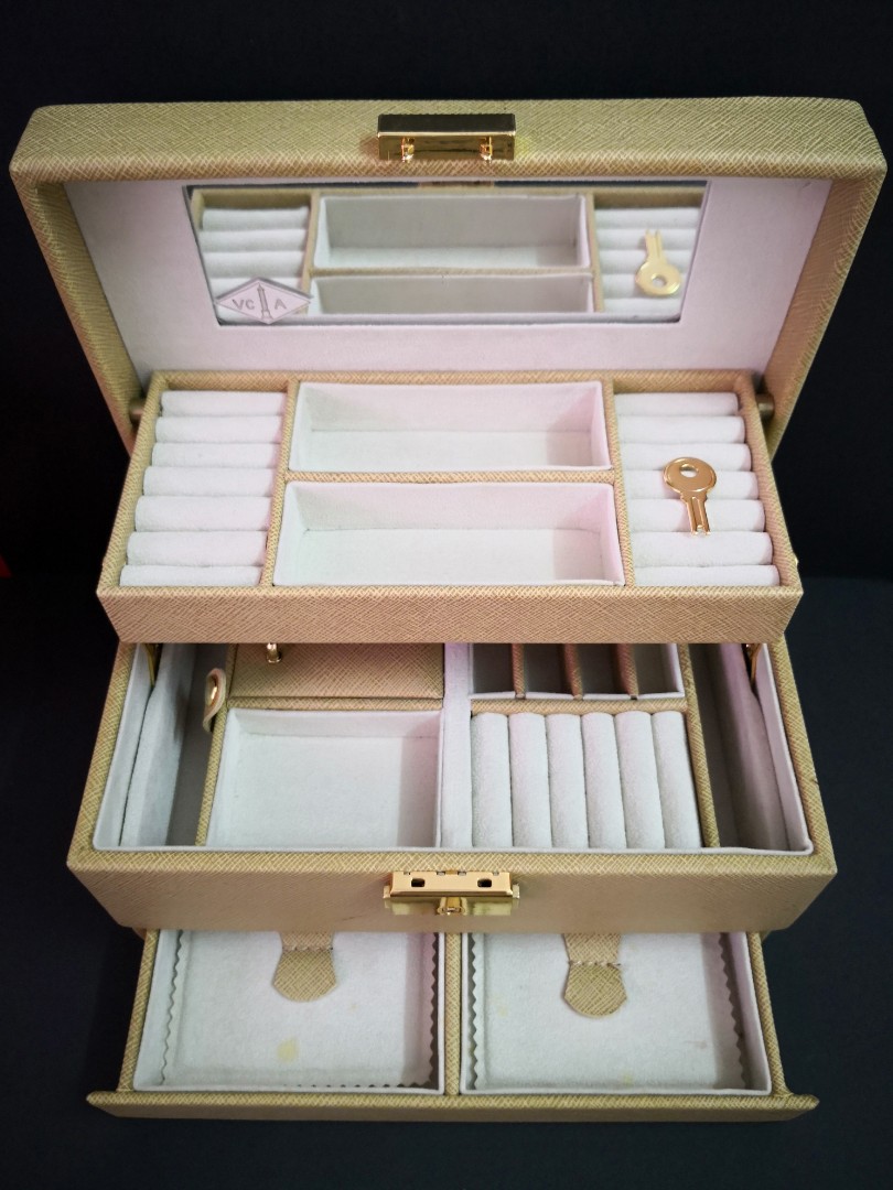 Vca jewelry box, Women's Fashion, Jewelry & Organisers, Accessory
