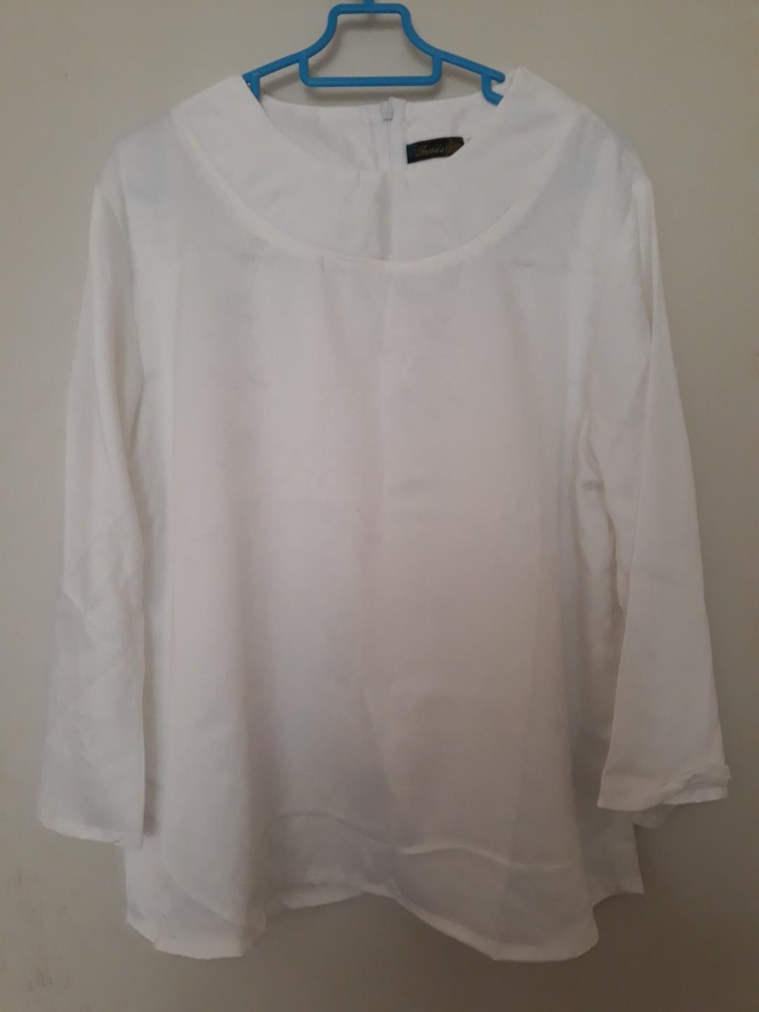 White Top (Category: Tops) located in Subang Jaya. Submitted by bellisyimo (Listing ID 192580962, Image 3). Description: Never wore it before. The material is almost linen-like and certainly keeps your body cool even under blazing sun.