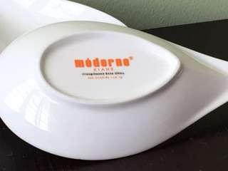 Moderne plates & bowls. Pre loved.