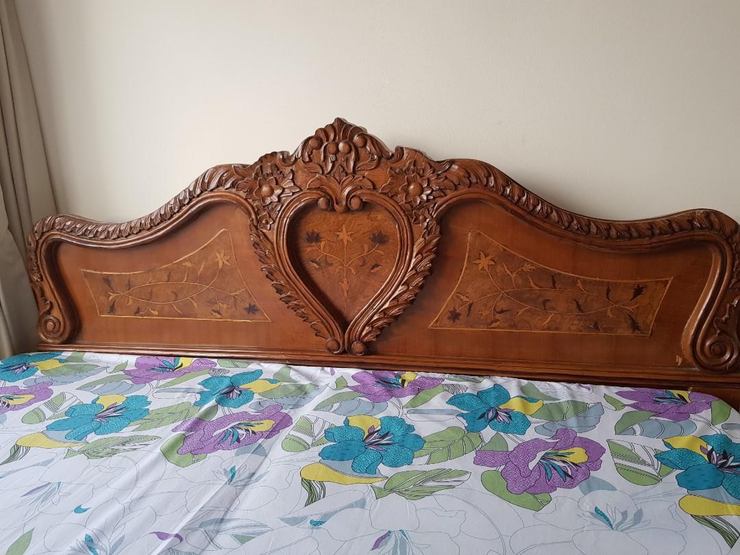 Antique Carved Wooden Bed With Lacquer Finish Furniture Beds