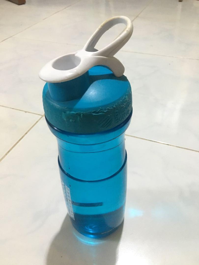 BLENDER BOTTLE (Category: Juicers, Blenders & Grinders) located in Manila. Submitted by sellerboyet (Listing ID 192767994, Image 1). Description: Original PRECISION ENGINEERED BLENDER BOTTLE Blue green plastic container .