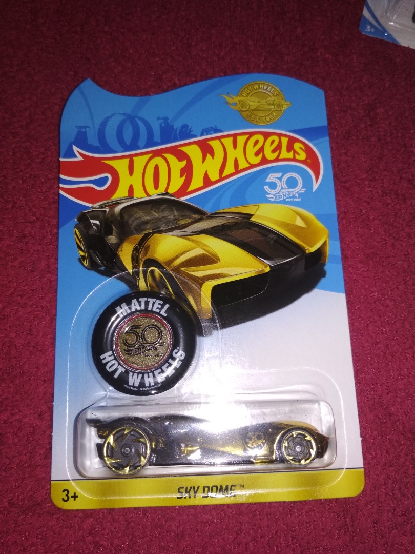 Hotwheels Gold Car Annual 2018 SKY DOME 50th anniversary HW