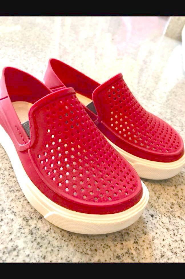iconic crocs comfort shoes