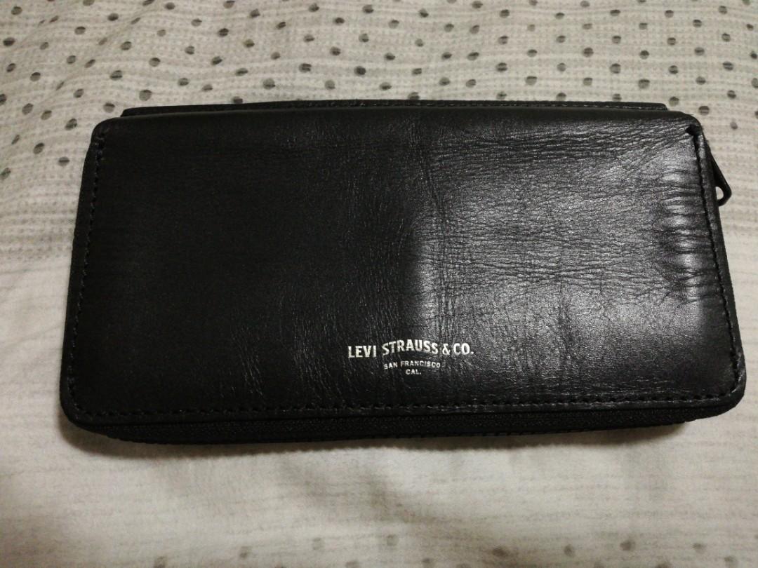 Levis zip clearance wallet