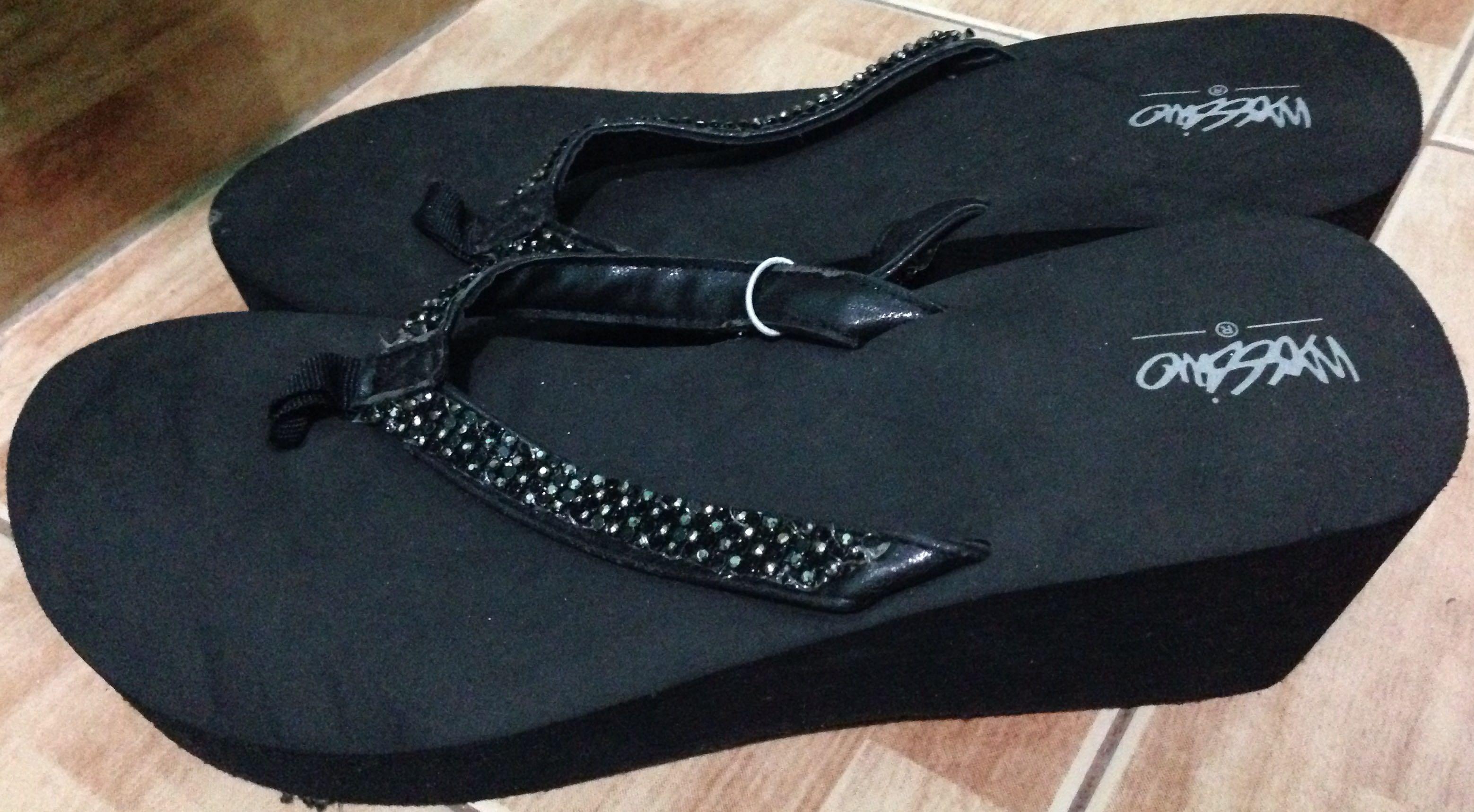 Mossimo Wedge Flip-Flops, Women's Fashion, Footwear, Slippers and slides on  Carousell