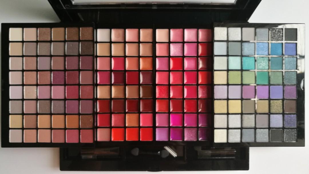 New Bloomingdales Ultimate Collection Makeup Set from Dubai UAE, Beauty