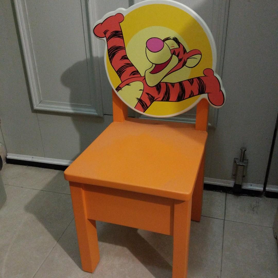 Winnie the pooh table and chairs discount