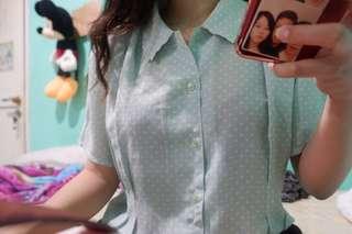 kemeja polkadot pastel