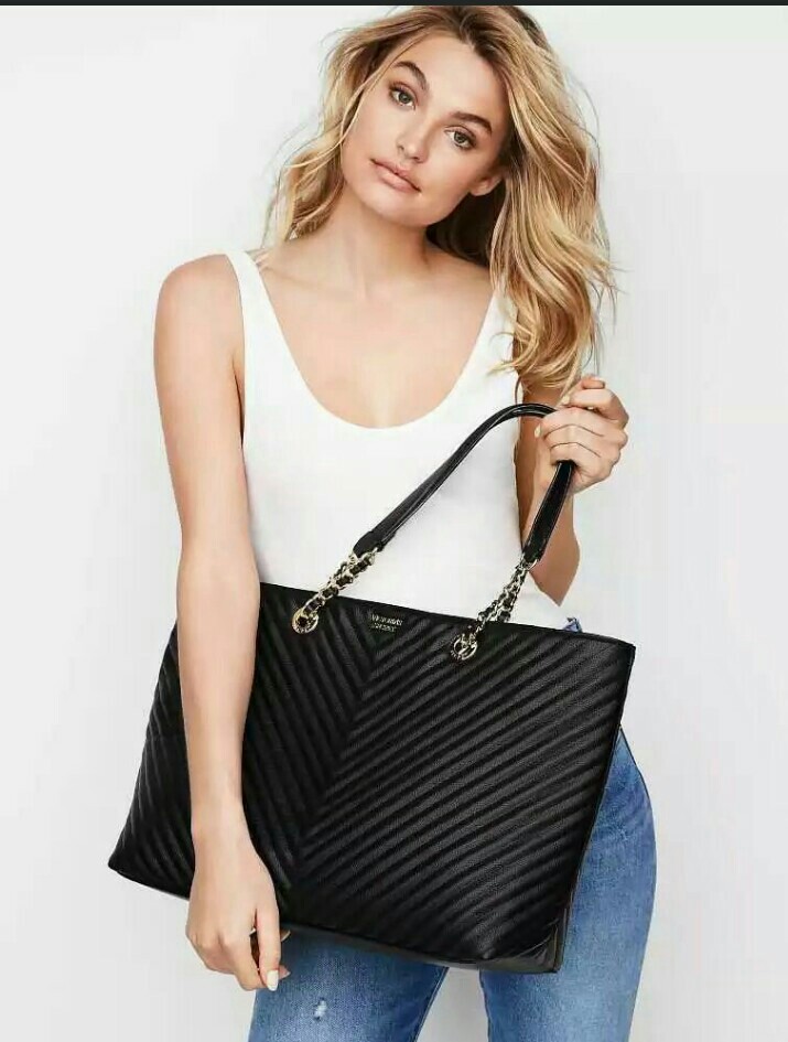 PINK VICTORIA'S SECRET CHAIN BAG