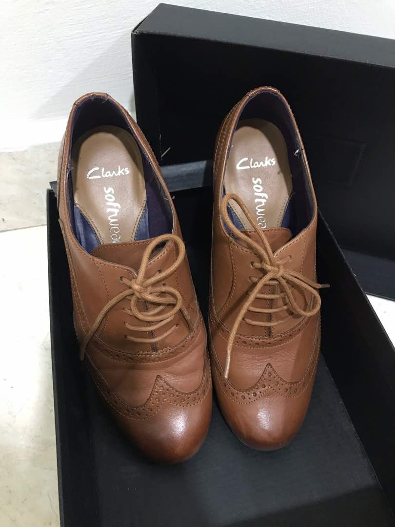 clarks oxford heels