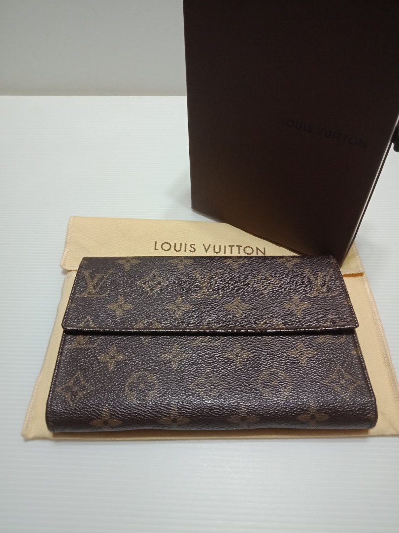 lv clutch wallet