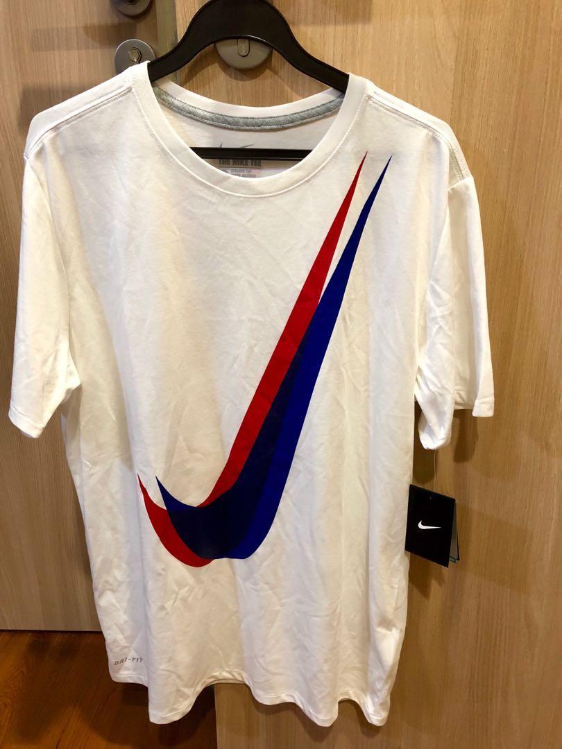 medida Ofensa Universal Brand new Nike T shirt only available in Taiwan, Men's Fashion, Tops &  Sets, Tshirts & Polo Shirts on Carousell