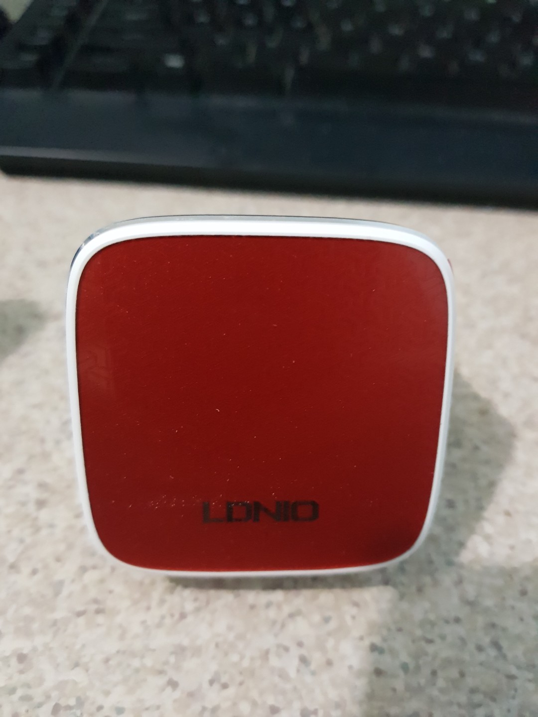 charging-usb-plug-socket-mobile-phones-gadgets-mobile-gadget
