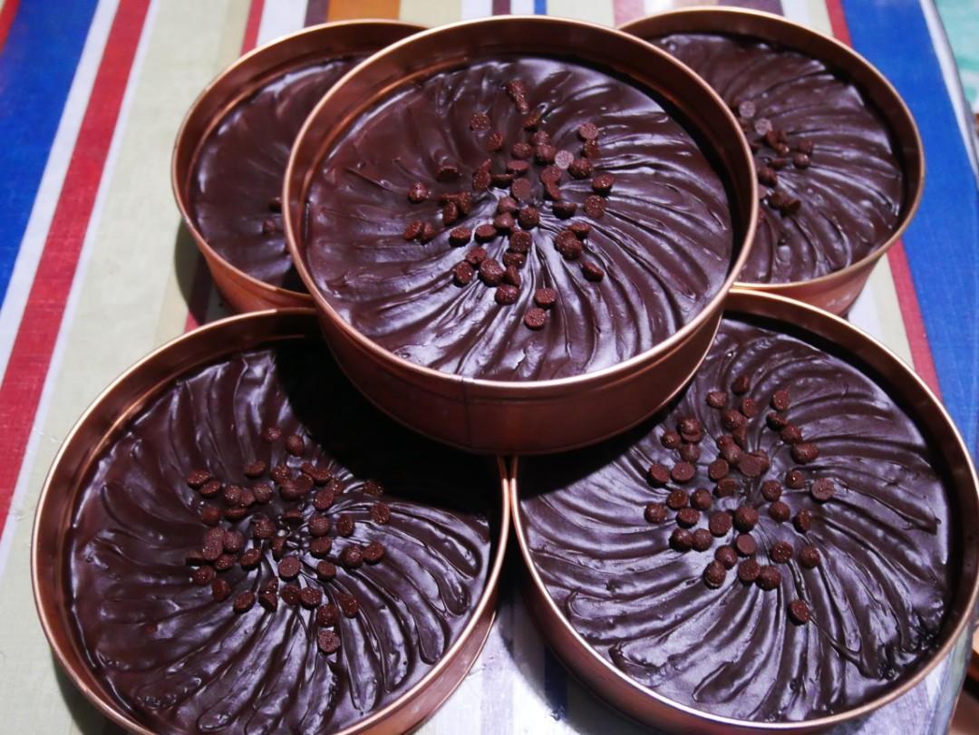 Chocolate Cakes (Category: Homemade Bakes) located in Caloocan City. Submitted by wanderoot (Listing ID 192997319, Image 2). Description: Be ready to melt slowly in your tongue this new Chocolate Dream Cake and Liquor Cake in can by #rcbmarketing :) Background: 5 layers of chocolate 🍫Choco moist cake 🍫Goo 🍫Chocolate ganache 🍫Shard (Melted chocolate) 🍫Cocoa Size: 6x2 Best as gift/souvenir or for your personal craveness ;) PM us for orders!.