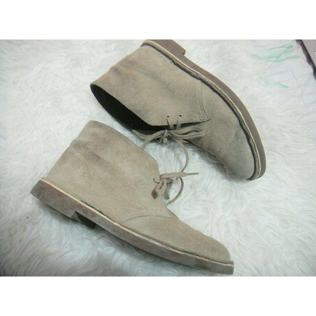 clarks boots suede