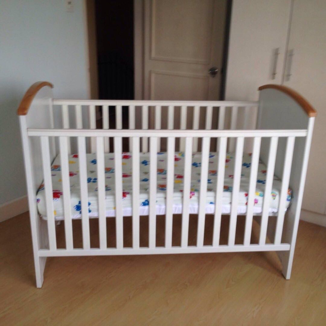 baby cot adjustable height