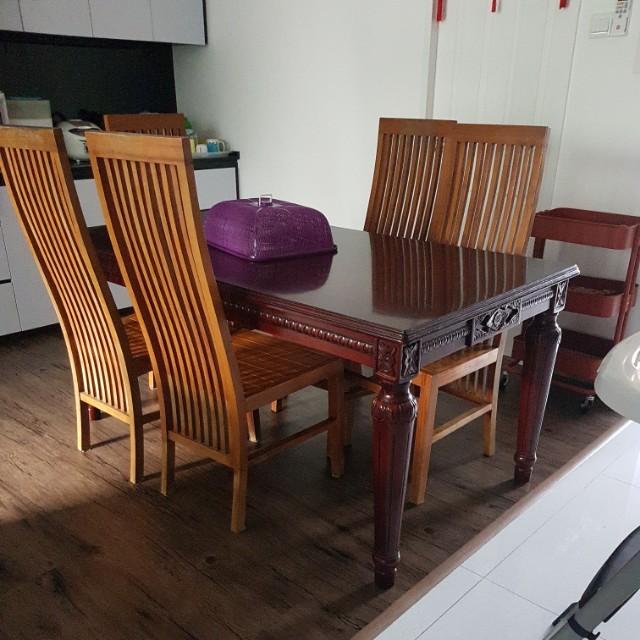 Dining Table (Category: Tables & Sets) located in Singapore. Submitted by kelv1n (Listing ID 192954030, Image 2). Description: Just the Table.