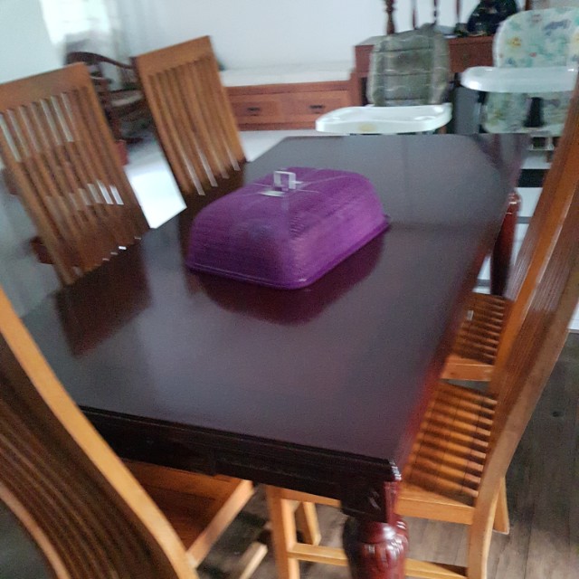 Dining Table (Category: Tables & Sets) located in Singapore. Submitted by kelv1n (Listing ID 192954030, Image 3). Description: Just the Table.