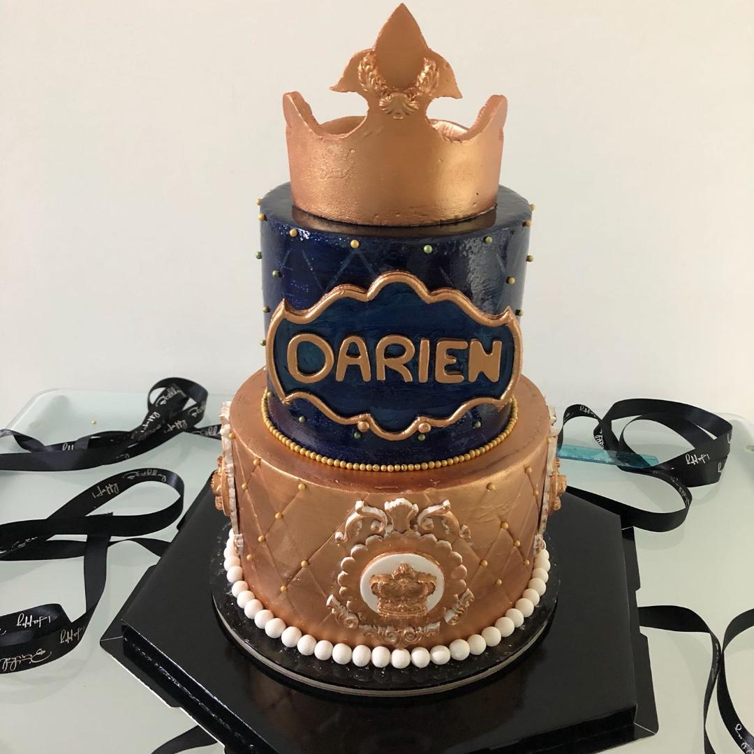 Fondant Crown 2 Tier Cake Design Craft Others On Carousell