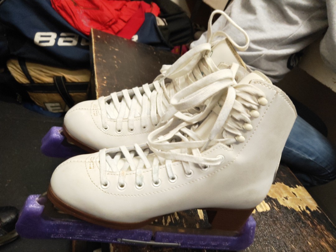 Jackson(Glacier)Figure skate, Sports Equipment, Sports & Games, Skates