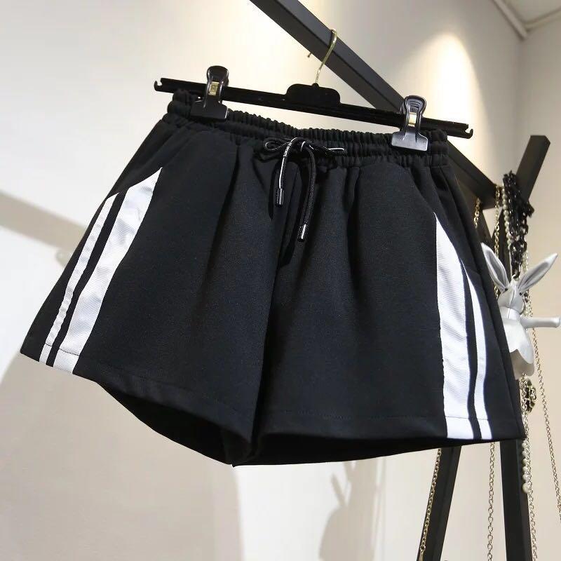 Jersey Outline Basic Short (Category: Other Bottoms) located in Singapore. Submitted by smolfinds (Listing ID 192992012, Image 1). Description: Brand new in package In stocks | tagged 4 (XL) Exact to the photo! (: No extra photos | measurement *please refer to chart* Usual $20 inclusive of postage $-2 off for any immediate payment .