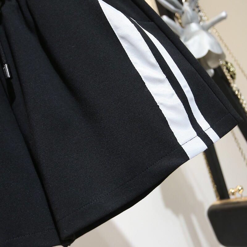 Jersey Outline Basic Short (Category: Other Bottoms) located in Singapore. Submitted by smolfinds (Listing ID 192992012, Image 3). Description: Brand new in package In stocks | tagged 4 (XL) Exact to the photo! (: No extra photos | measurement *please refer to chart* Usual $20 inclusive of postage $-2 off for any immediate payment .