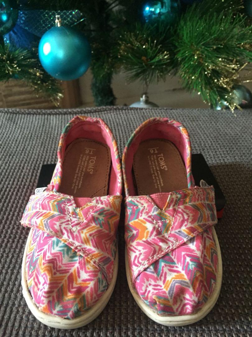 Toms for toddlers, Babies & Kids, Babies & Kids Fashion on Carousell