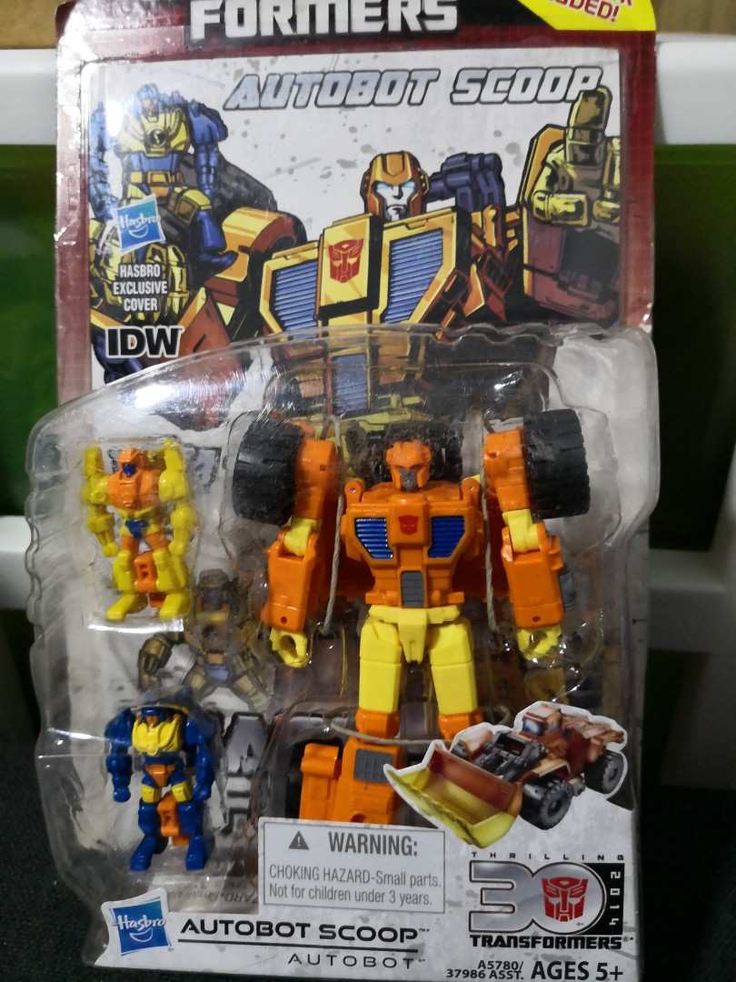 Transformers Generations 30th Autobot Scoop sealed