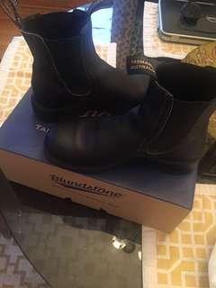 Blundstone “Girlfriend” boots