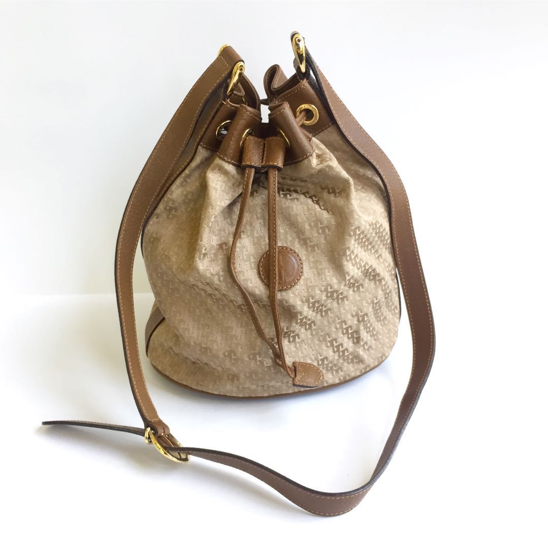 vintage gucci drawstring bucket bag