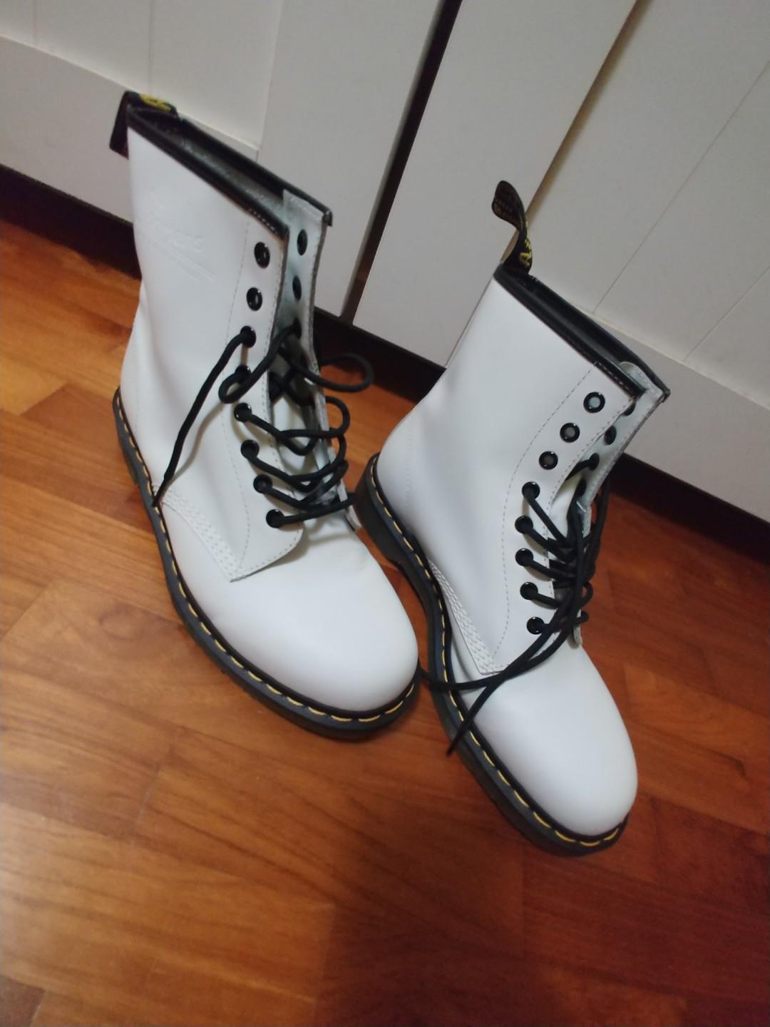 White smooth doc deals martens