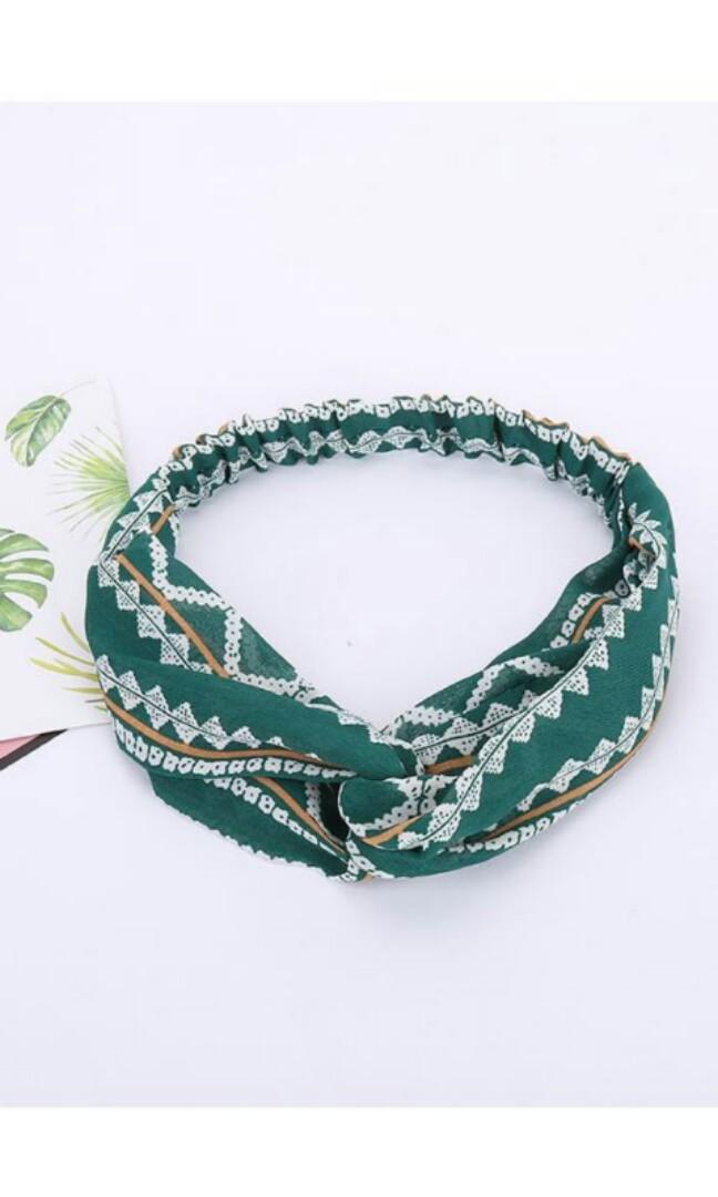 Headband Bandana Hairband Bando Bondu Aksesorisrambut Gelang Jamtangan Kacamata Anting Cincin Kalung Samdal Sepatu Celanajeans Baju Dress Blouse Tas Bag Slingbag Liptint Makeup Sandaljepit Bajuanak Bajumuslim Eyewear Sunglasses Bajurenang Rok Pants Tshirt