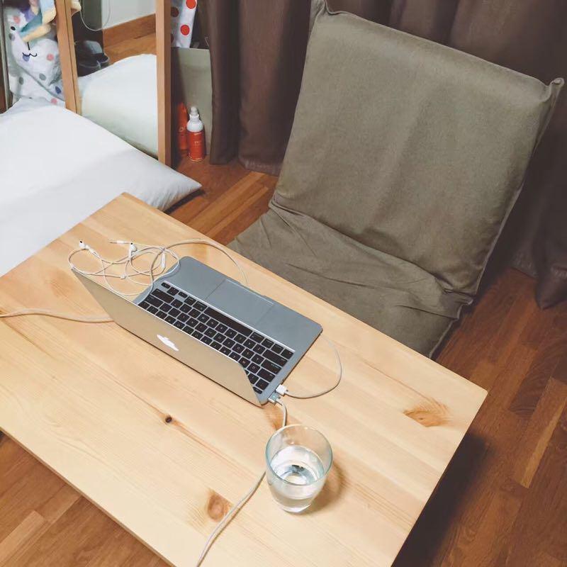 Floor chair shop and table