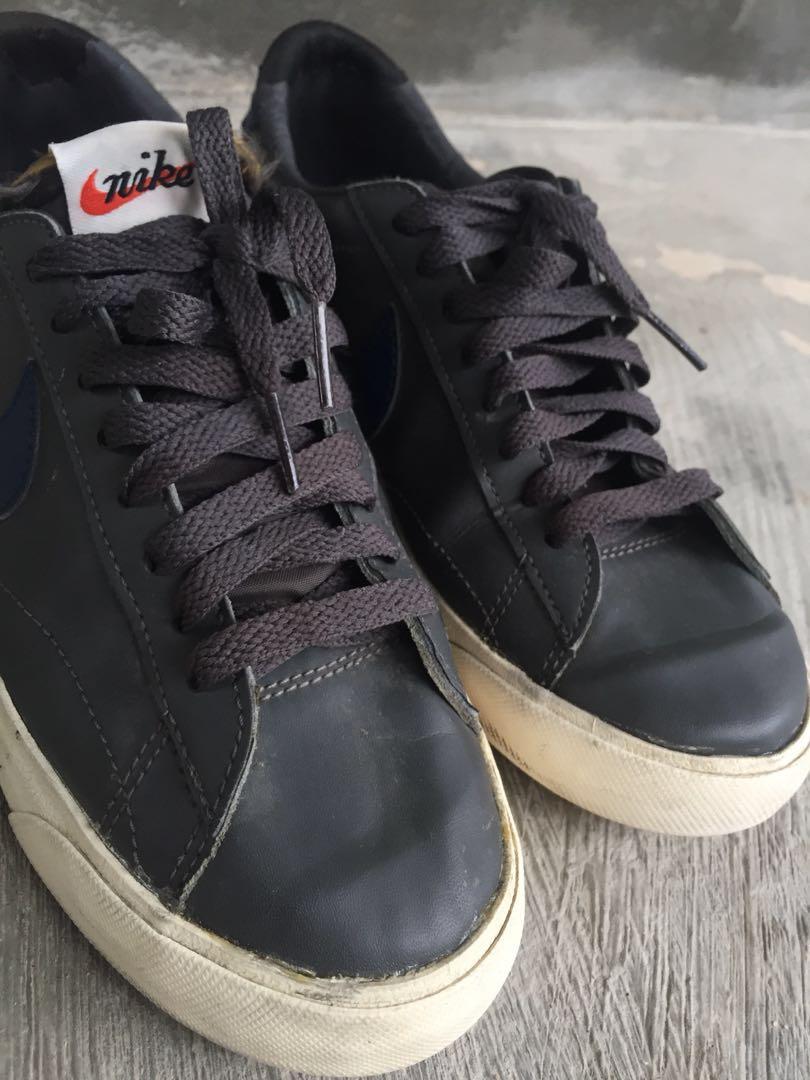 NIKE TENNIS CLASSIC AC VINTAGE Fesyen Pria Sepatu Sneakers di