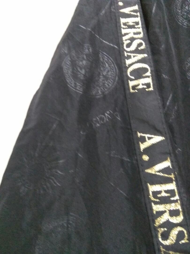 versace jacket (Category: Coats, Jackets and Outerwear) located in Kota Bharu. Submitted by wfffs__ (Listing ID 193133804, Image 3). Description: pit 24/28 ada defect kat siku (tak tembus ada dua layer).