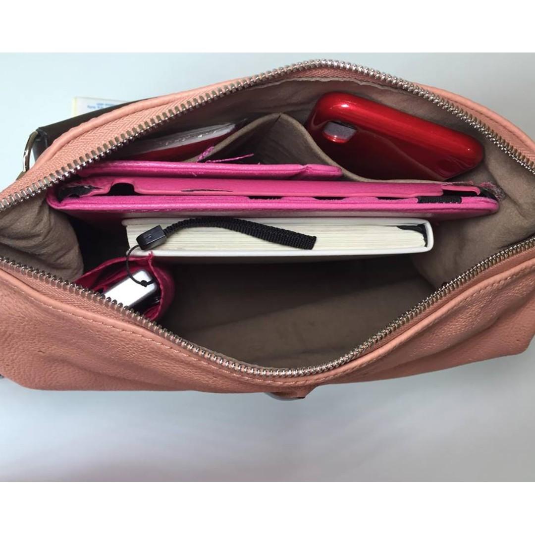 Louis Vuitton Mahina Selene Shoulder bag Pink Leather ref.563824