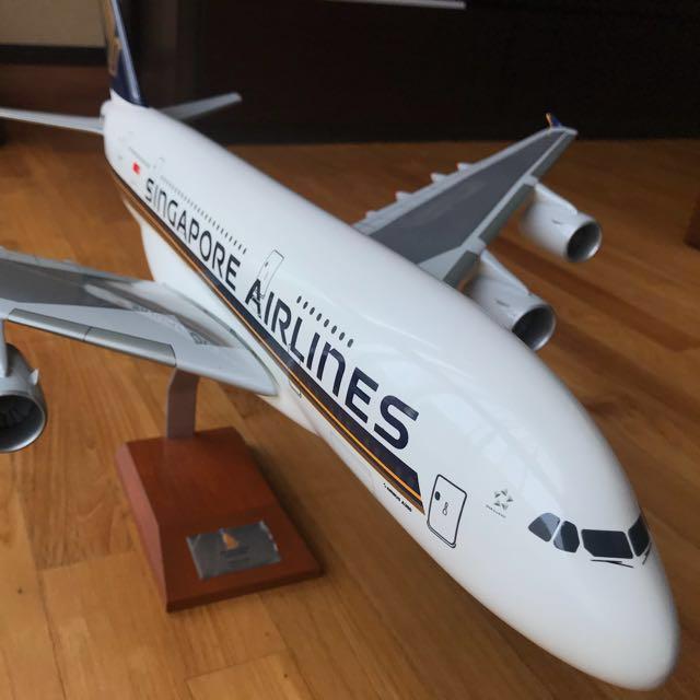 Price Reduced Singapore Airlines Airbus A380 800 Desk Display 1