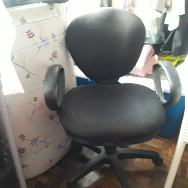 Swivel Office Chair With Arm Rest Free Throw Pillow